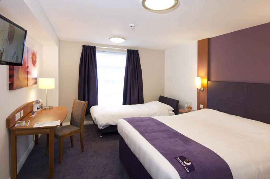 Premier Inn Woking West - A324 Oda fotoğraf