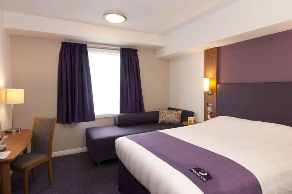 Premier Inn Woking West - A324 Dış mekan fotoğraf