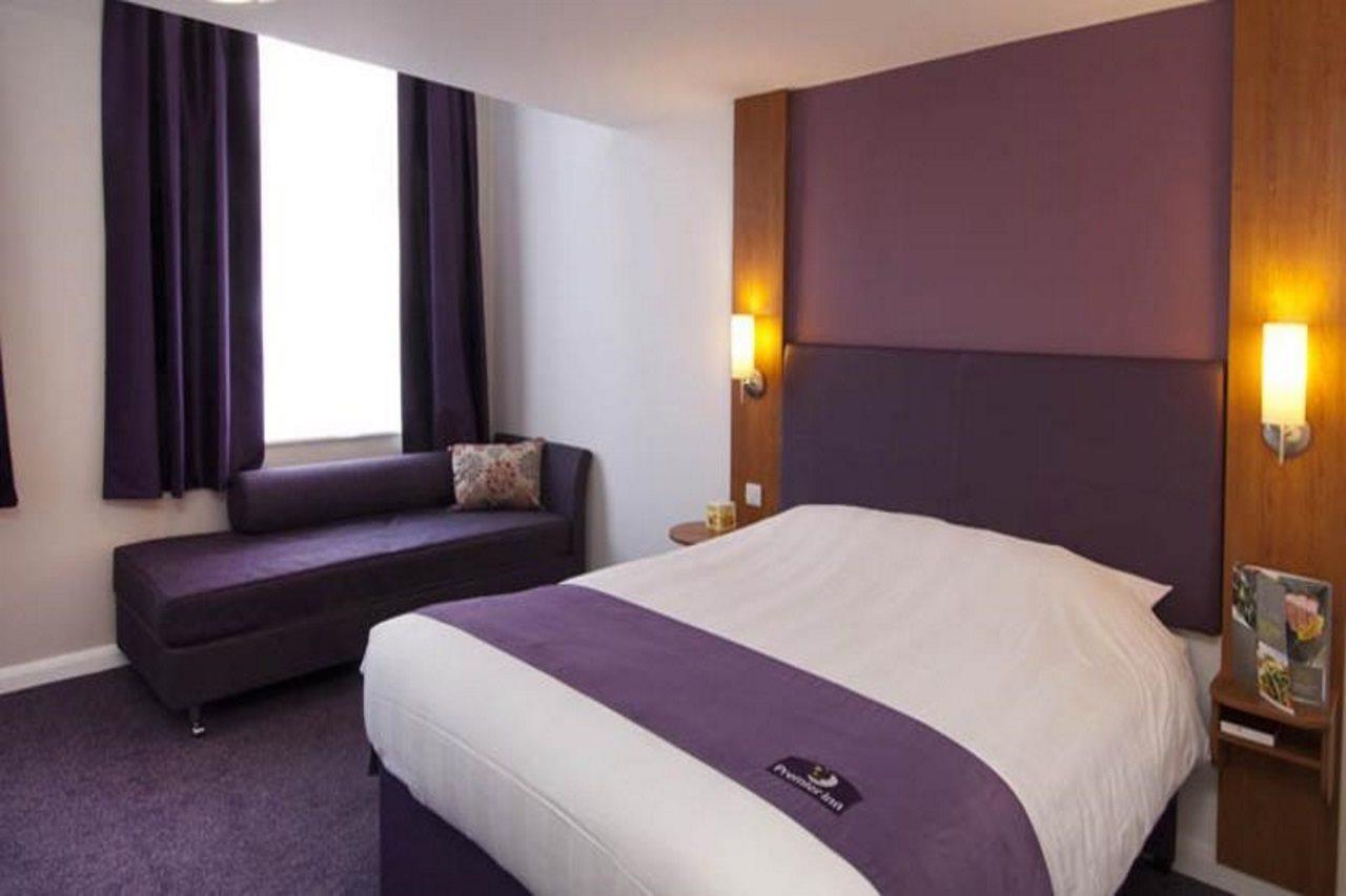Premier Inn Woking West - A324 Dış mekan fotoğraf